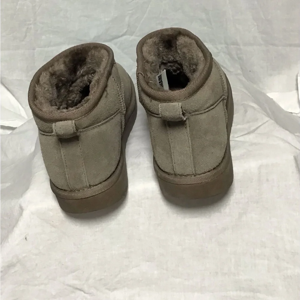 CUSHIONAIRE Suede Classic Mini gray Ankle Boots Sz 8.5